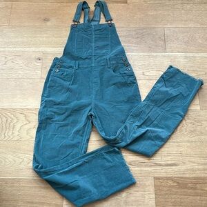 Carve Designs Organic Cotton Corduroy Overalls / size 8 / S/M / like new